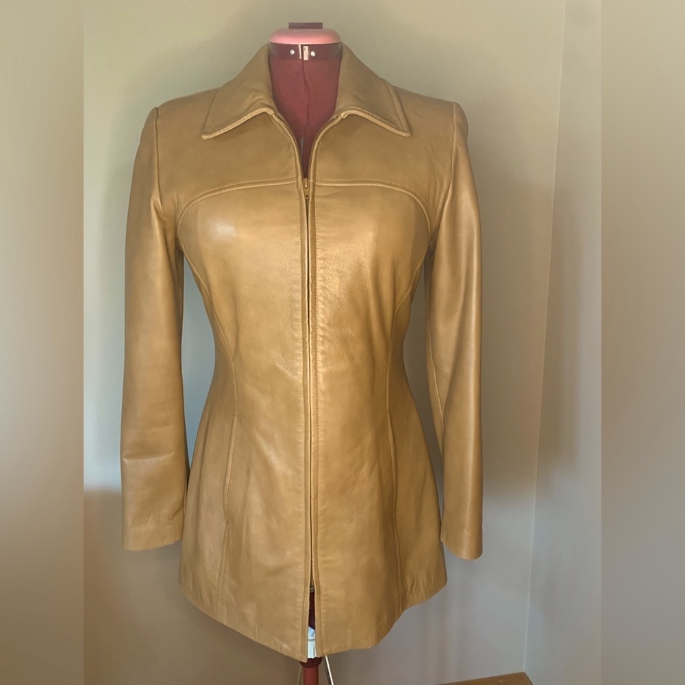 Danier soft tan leather lined jacket size S.great to dress up or down with jeans - Picture 2 of 11